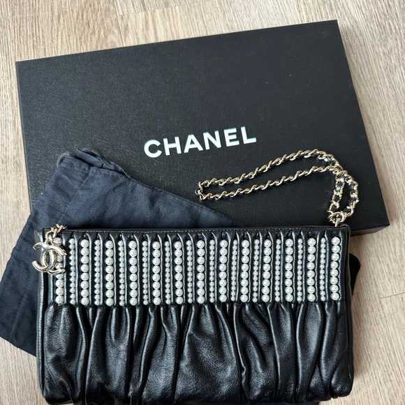 FULL SET - CHANEL Vintage and Classic Black Clutch with Faux Pearls - Picture 8 of 13